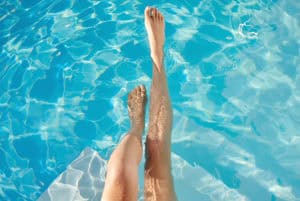 Разширени вени в топло време – как да се справим с проблема?